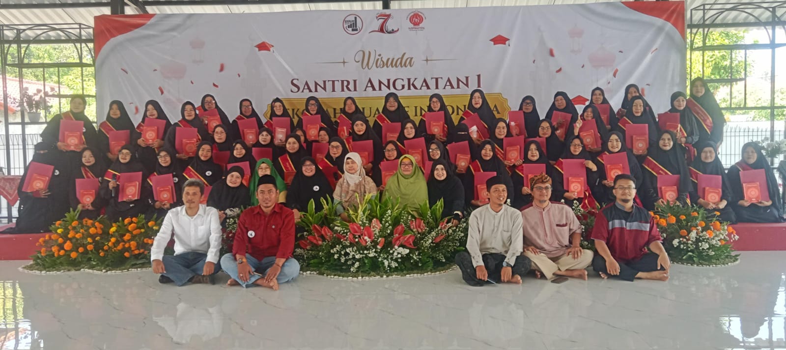 Wisuda Perdana Sekolah Muallaf Indonesia, Menguatkan Hidayah dan Meneguhkan Istiqamah