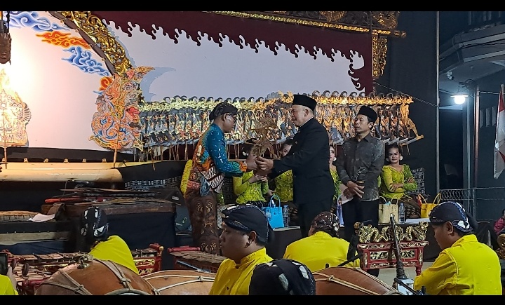 Pagelaran Wayang Kulit Sedalu Natas, Wujud Syukur Warga Dusun Geneng yang Sarat Nilai Budaya