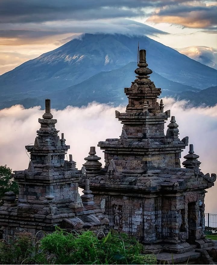 DI BALIK KABUT GEDONGSONGO: LEGENDA DASAMUKA DAN SUARA WARGA DUSUN PENYANGGA Bagian ke 1